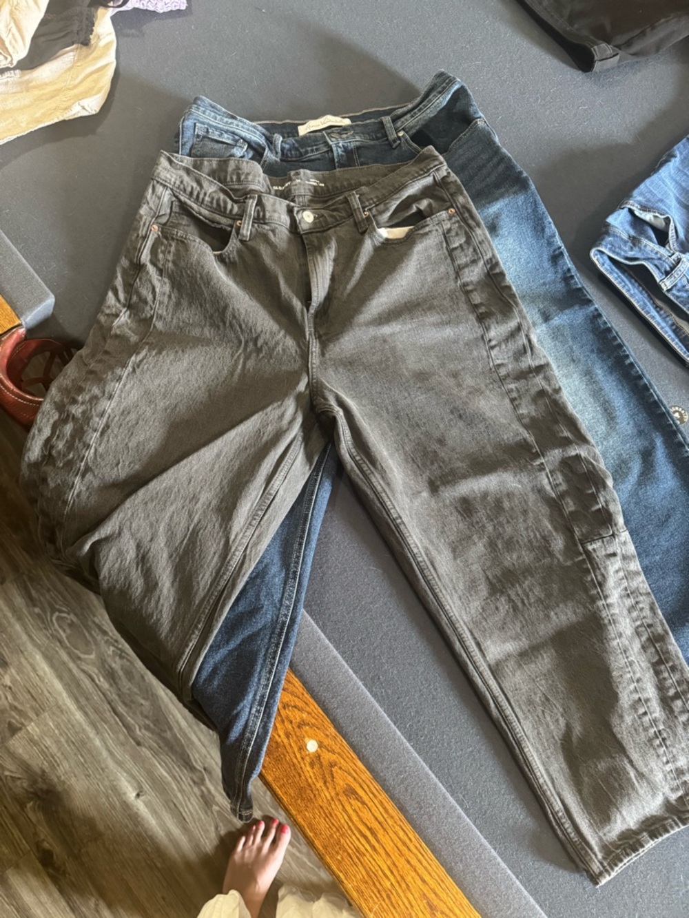 Gloria Vanderbilt Women's Barrel Jeans - Black and Old Navy Women’s Barrel Jeans